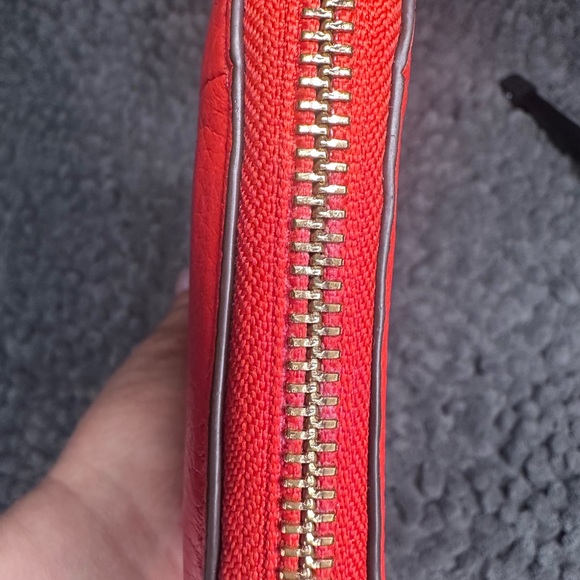 Tory Burch Vibrant Red Leather full size zip wallet - Picture 8 of 9